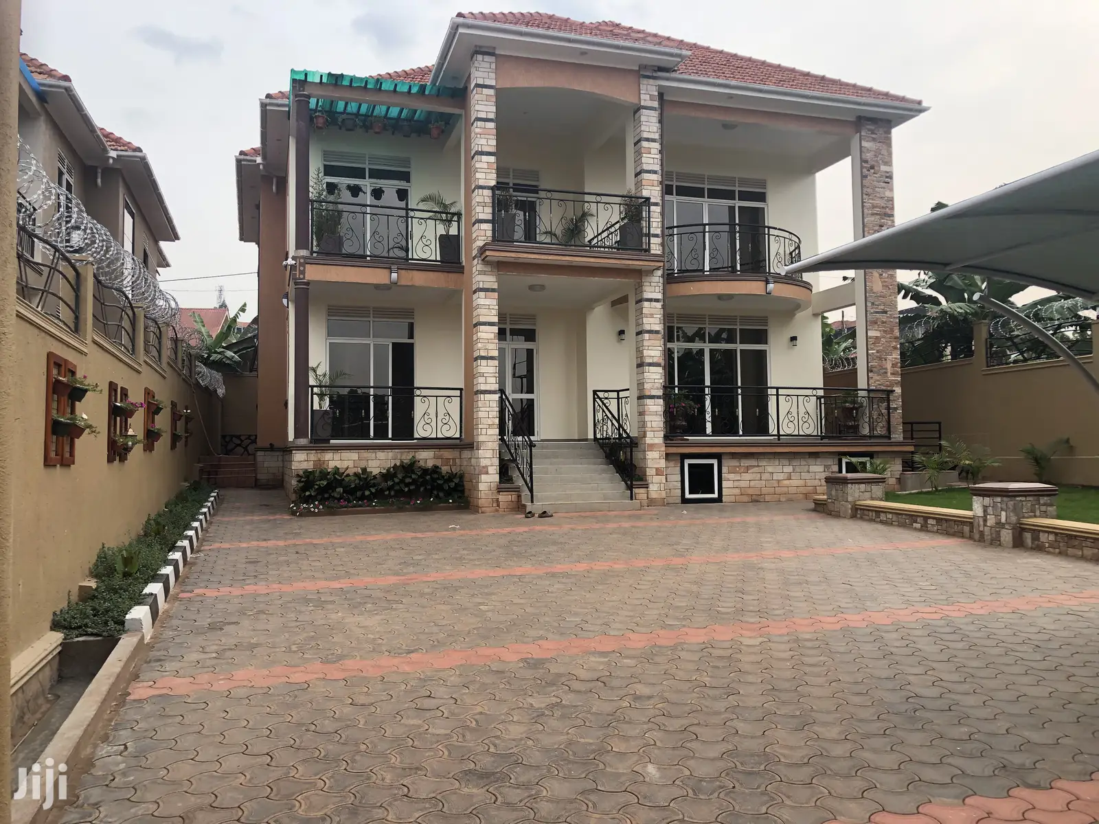Kisaasi Classy Mansion on Sell in Kampala