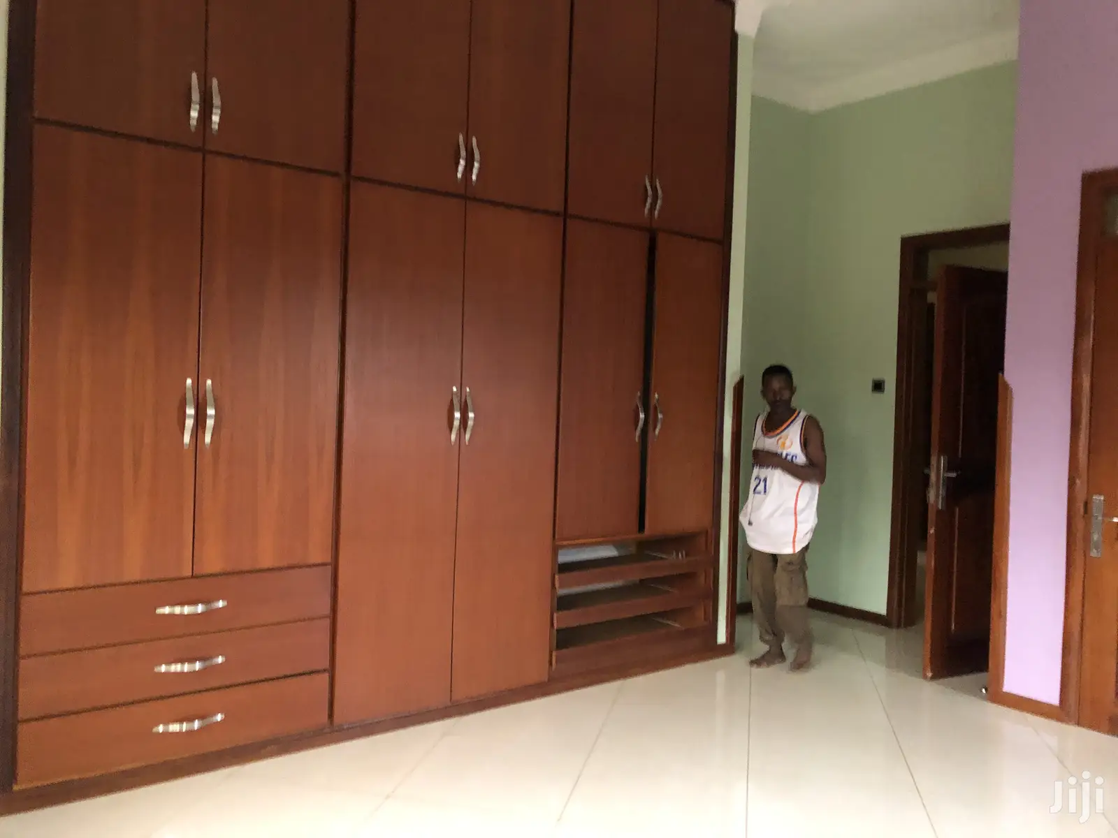 Kira Six Bedrooms Mansion on Sell in Kampala
