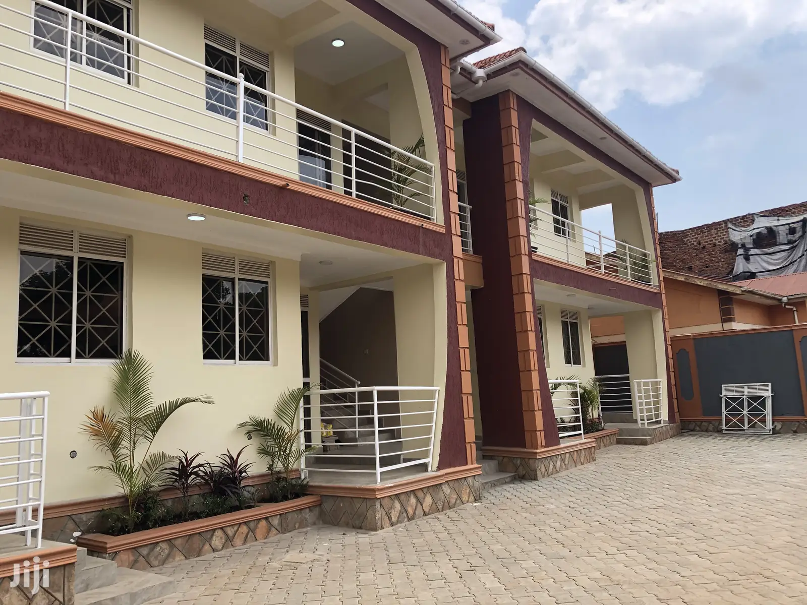 Kyariwajara Near Main Road Apartments on Sale in Kampala