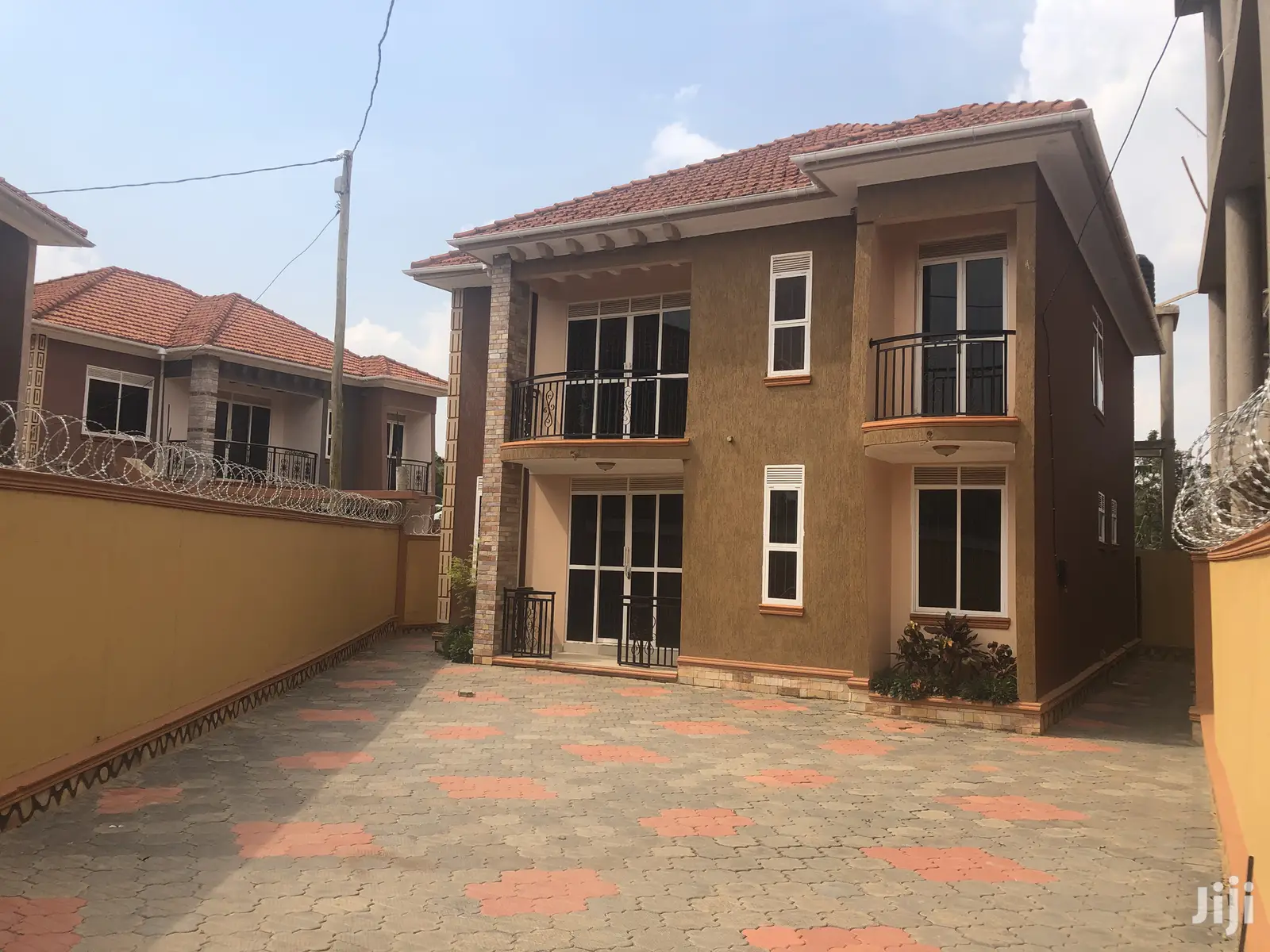 Kiira 6 Bedrooms Home on Sell in Kampala