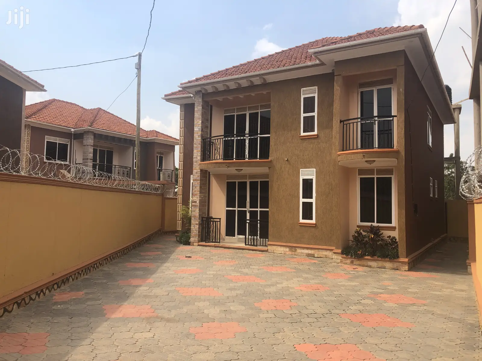 Kiira 6 Bedrooms Home on Sell in Kampala