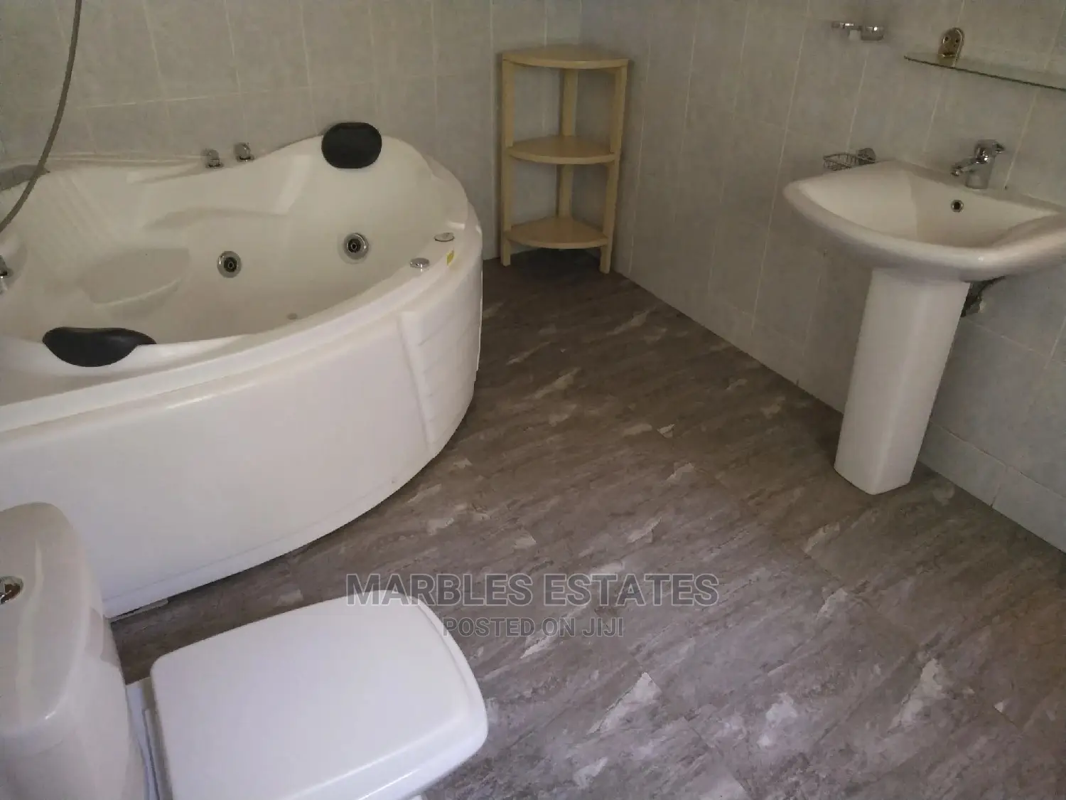 Nice House For Rent In Bugolobi With A Pool in Kampala