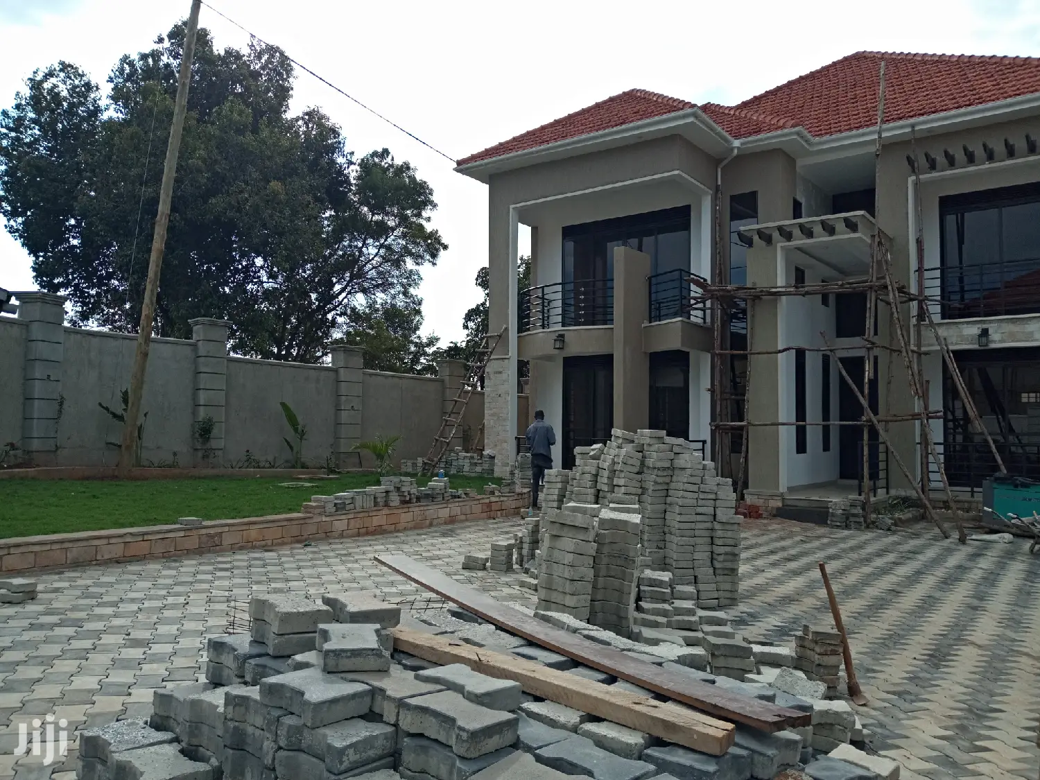 Kira Soon Complete Seven Bedrooms Mansion On Sell in Kampala