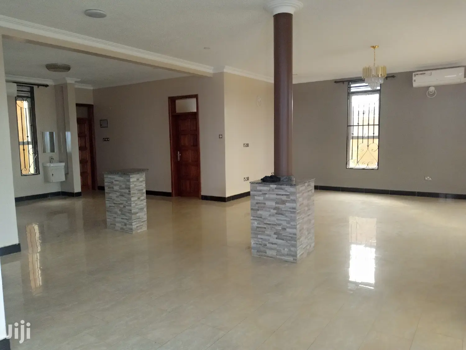 Kisaasi Modern Mansion On Sell in Kampala