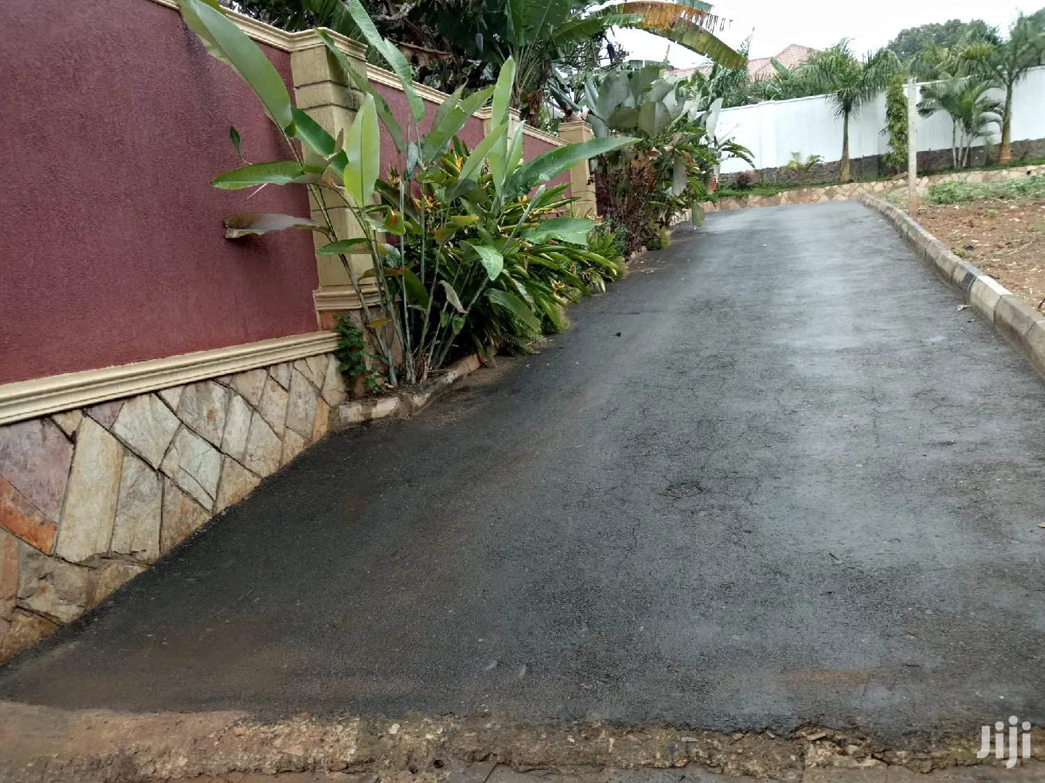 Kiira House With a Big Compound on Sale in Kampala