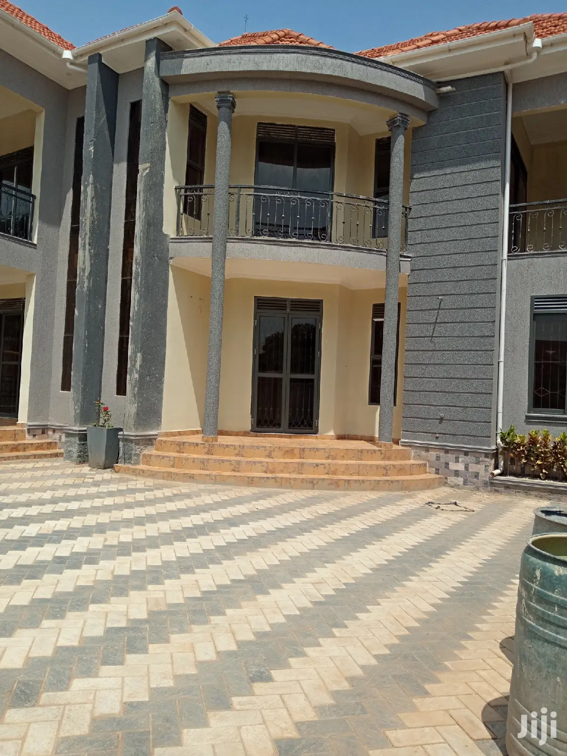 Naalya Mansion With Six Bedrooms on Sell in Kampala