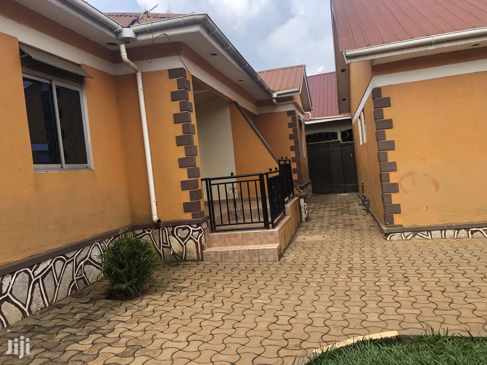 Bweyogerere Buto Four Unit 3bedroom Rentals on Sell in Kampala