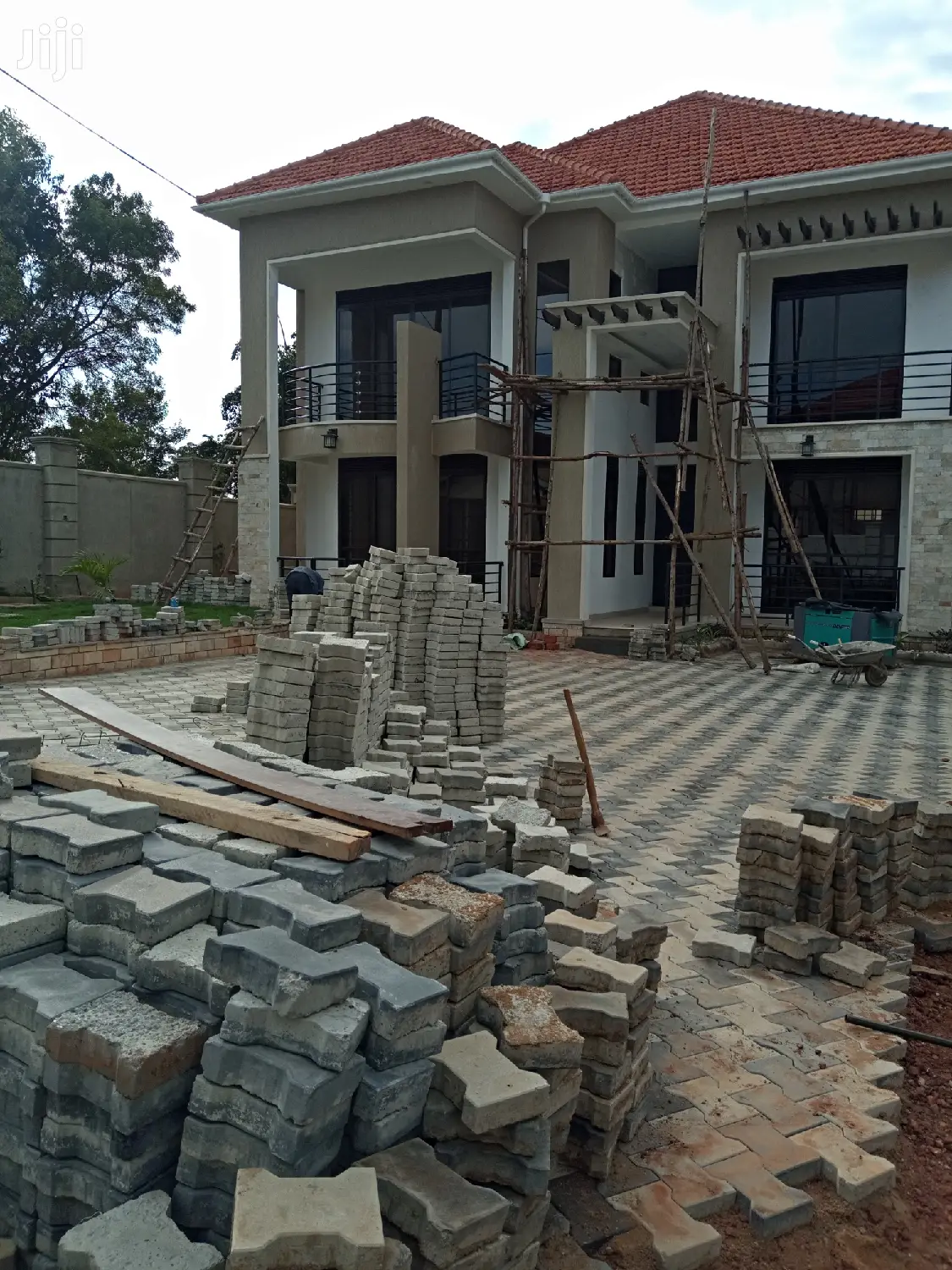 Kiira Seven Bedrooms Mansion On Sell in Kampala