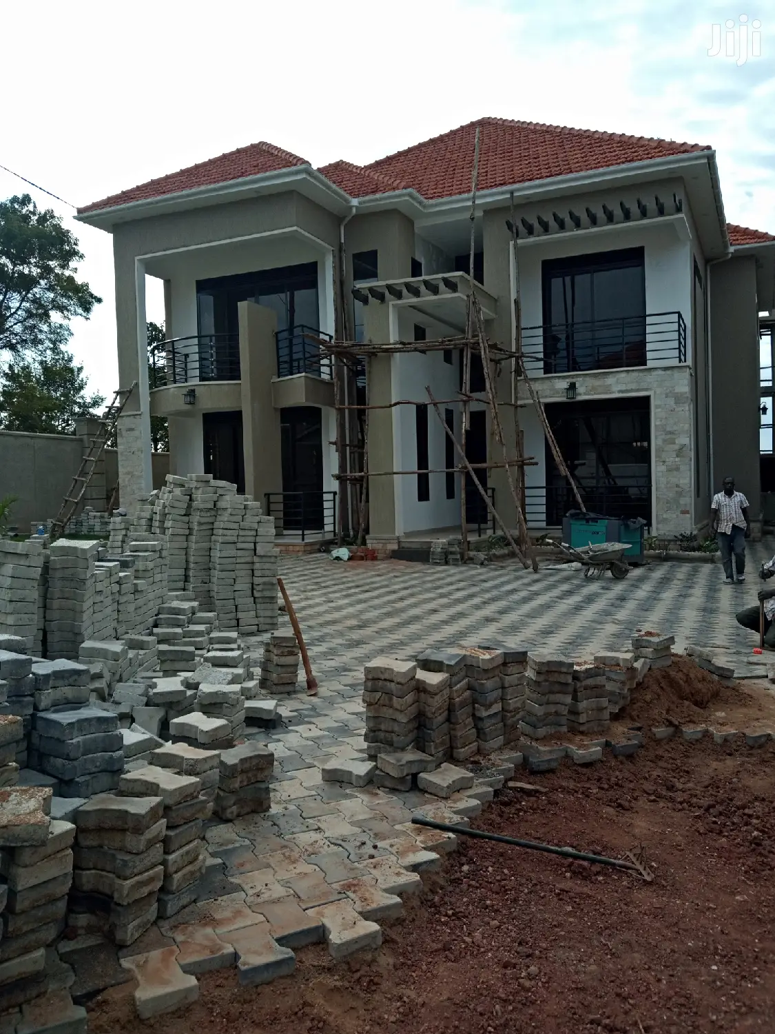 Kiira Seven Bedrooms Mansion On Sell in Kampala
