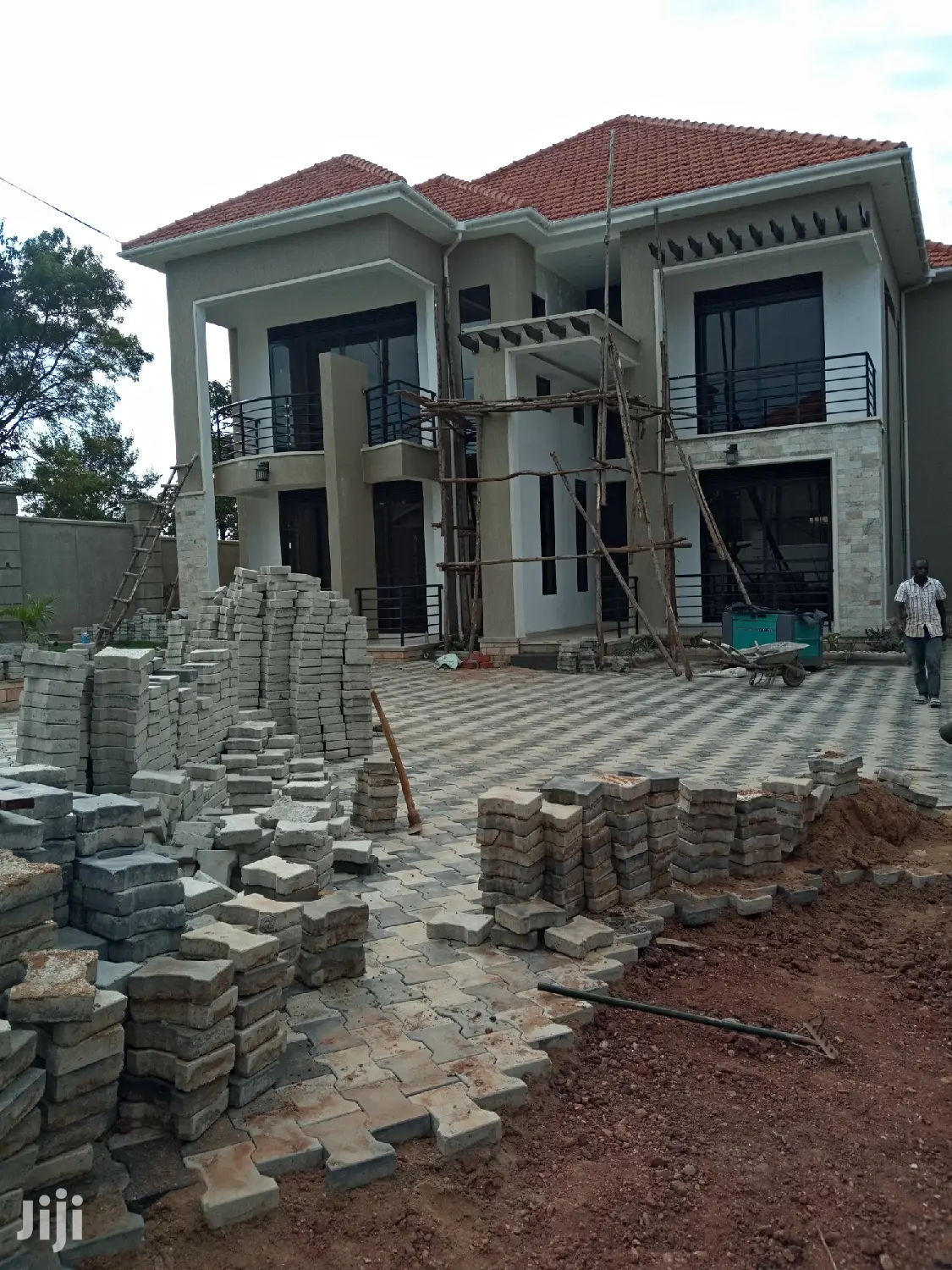 Kiira Seven Bedrooms Mansion On Sell in Kampala
