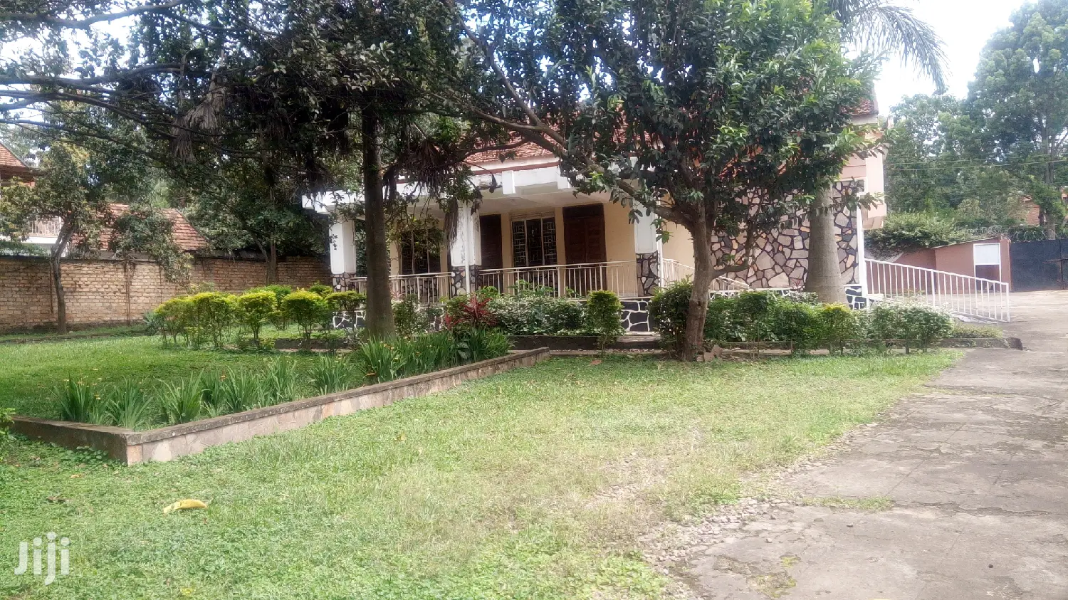 5 Bedroom Mansion In Bugolobi For Rent in Kampala