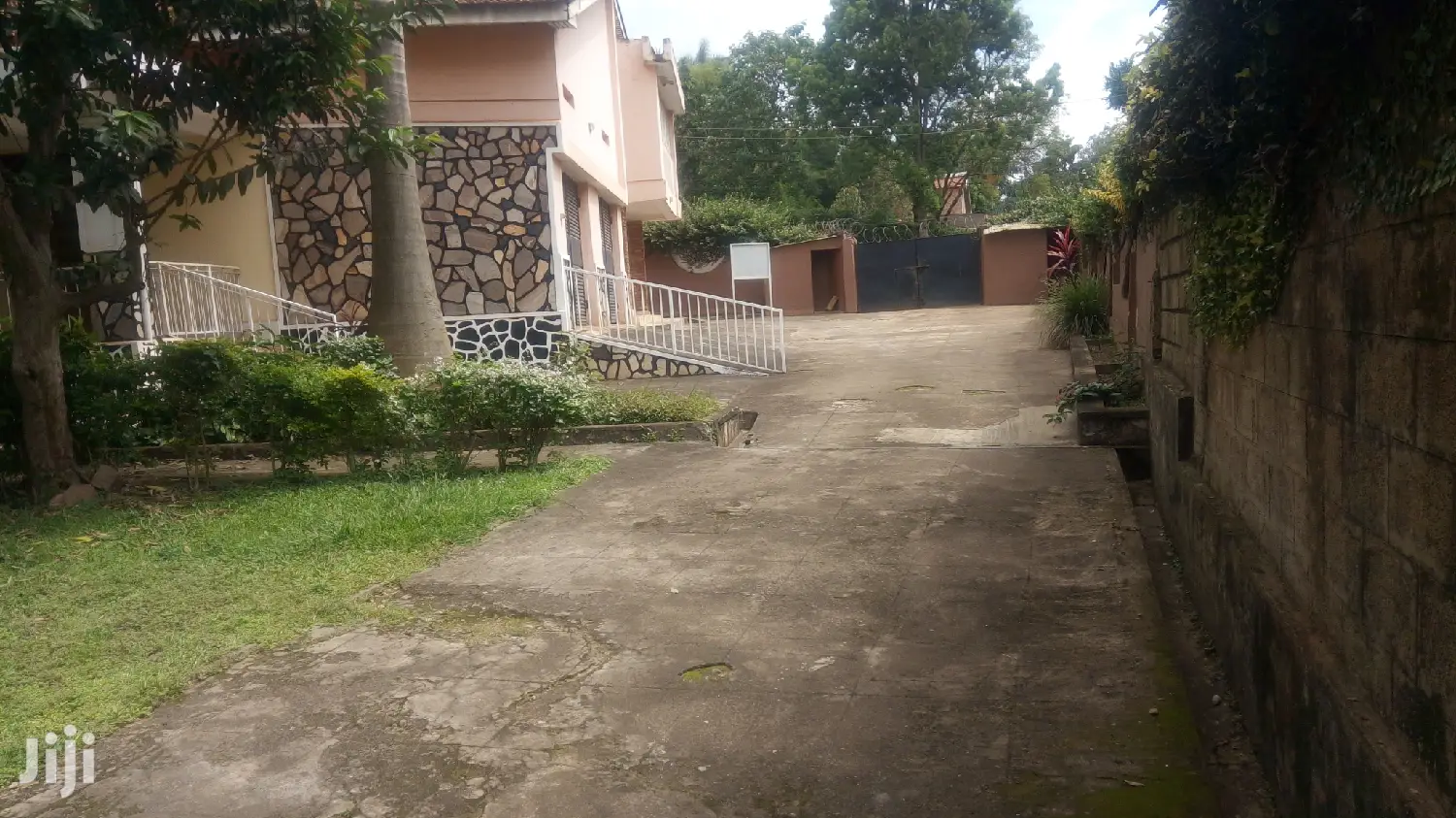 5 Bedroom Mansion In Bugolobi For Rent in Kampala