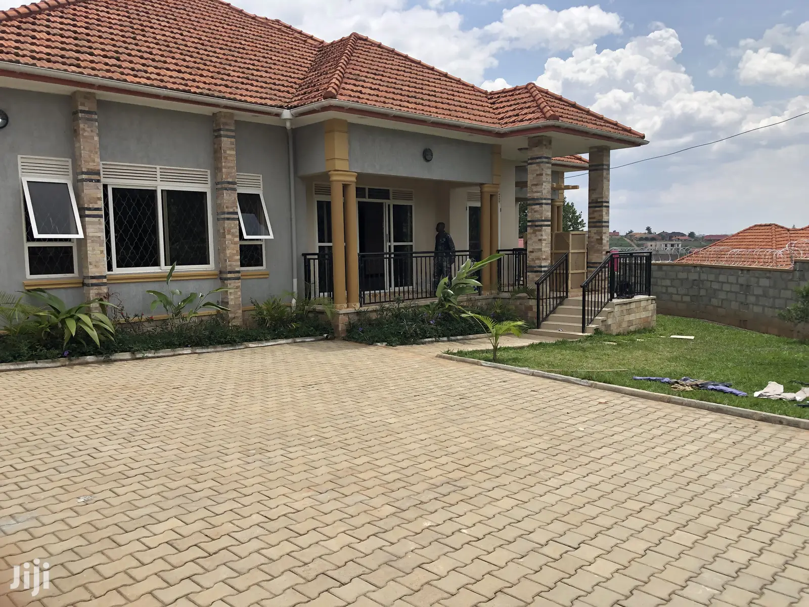 Kira Big Compound Luxury Home on Sell in Kampala