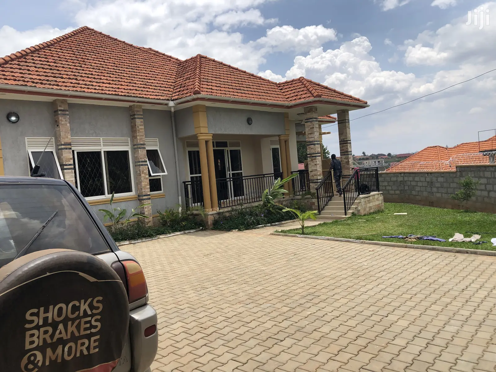 Kira Big Compound Luxury Home on Sell in Kampala