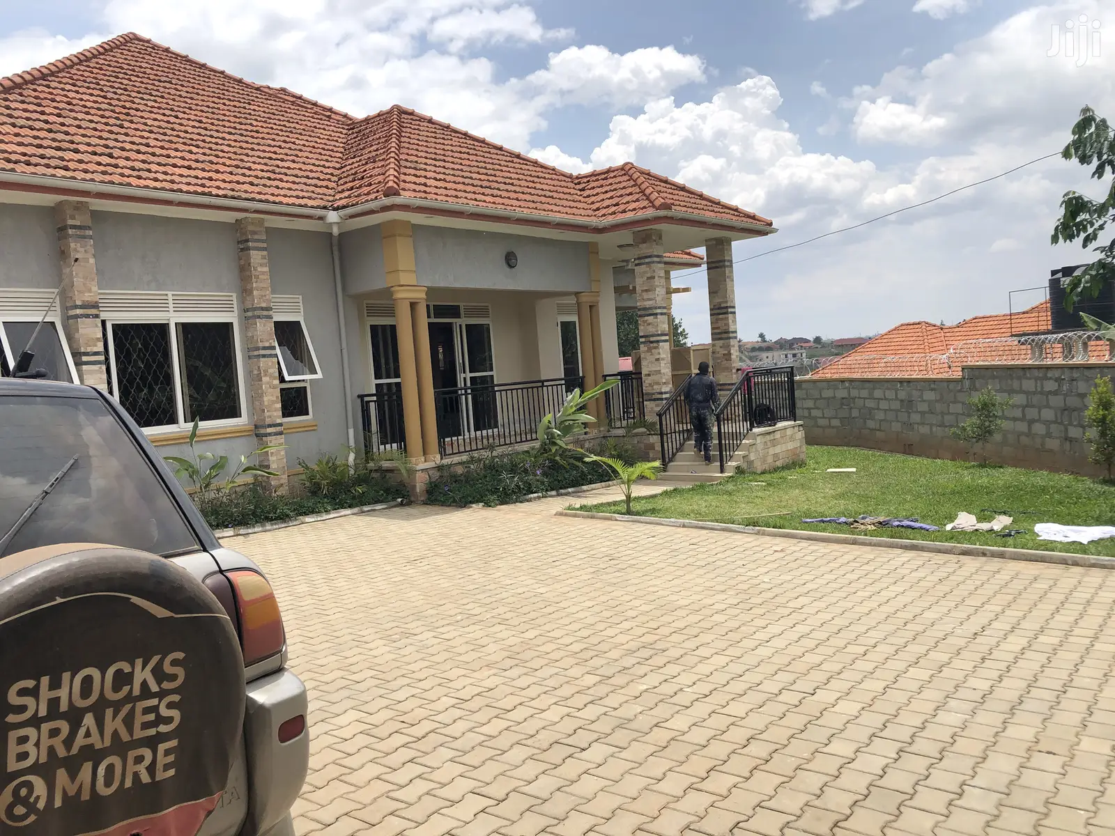 Kira Big Compound Luxury Home on Sell in Kampala