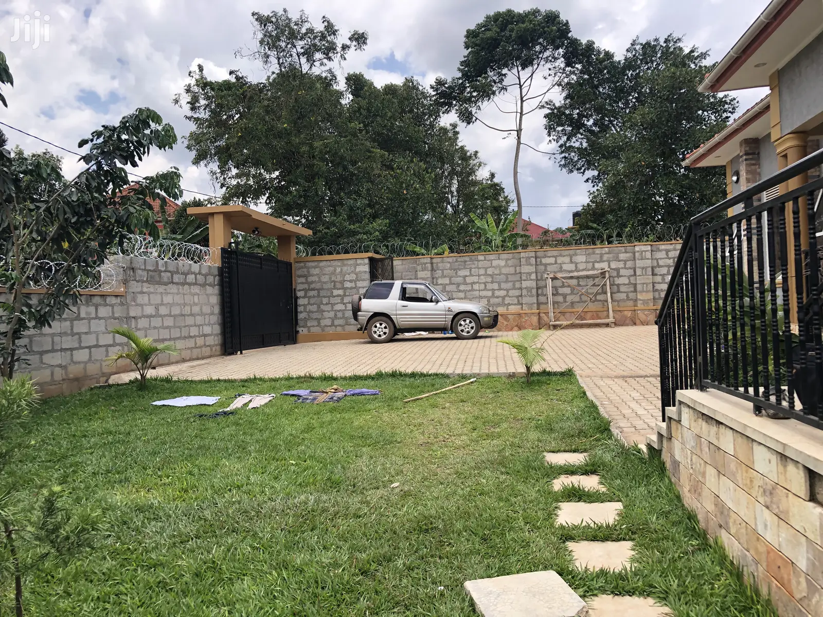 Kira Big Compound Luxury Home on Sell in Kampala