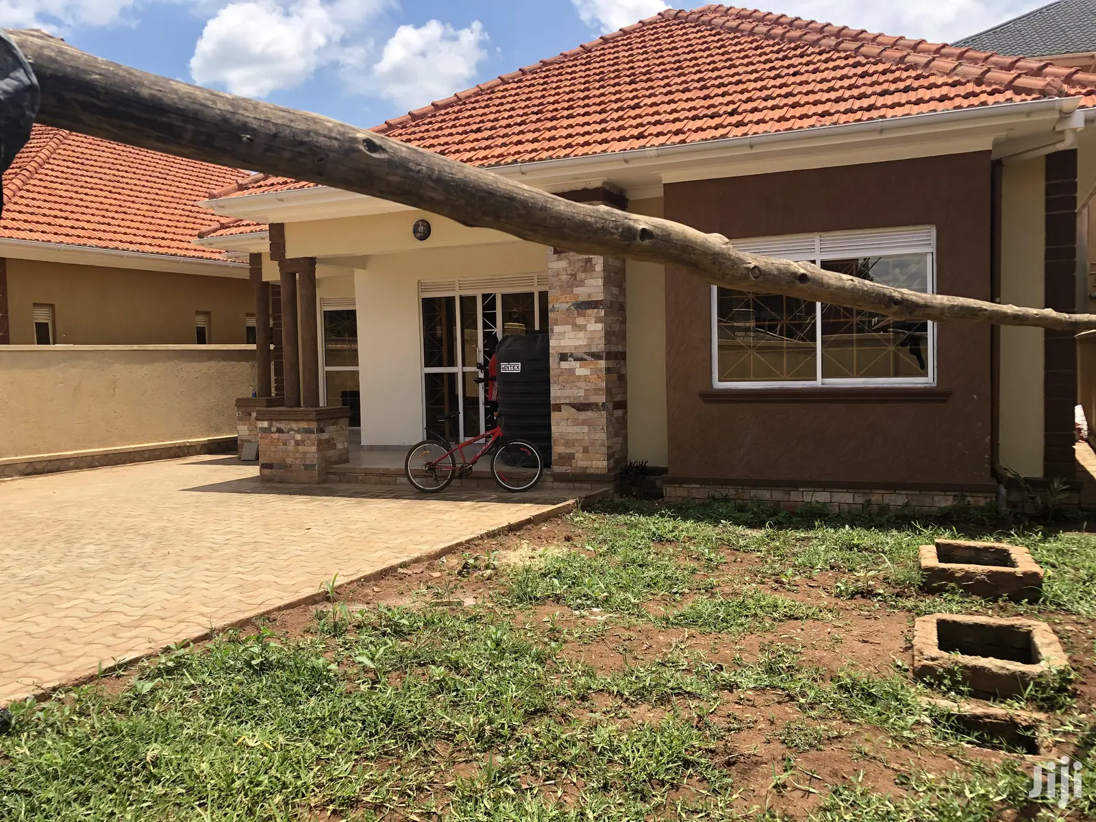 Pretty,Kira Posh Bungalow on Sell in Tarmack Neighborhood in Kampala