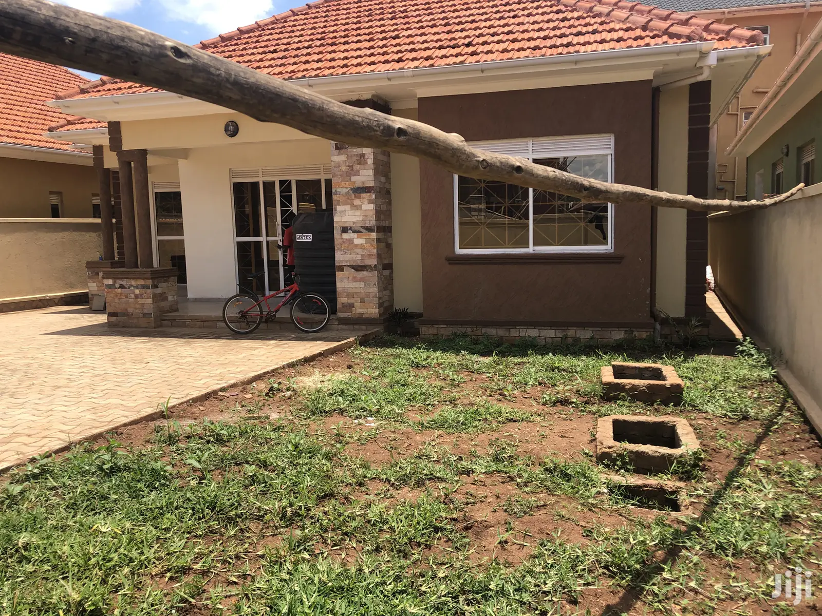 Pretty,Kira Posh Bungalow on Sell in Tarmack Neighborhood in Kampala
