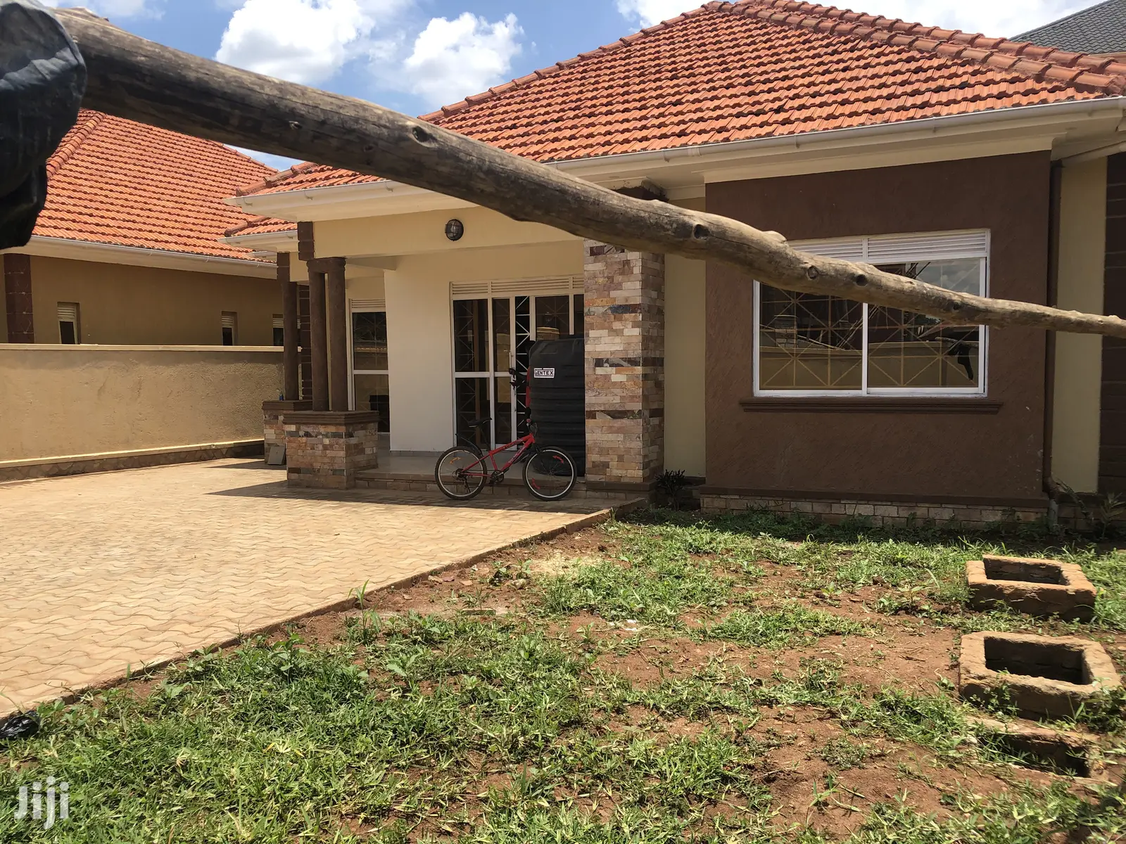 Pretty,Kira Posh Bungalow on Sell in Tarmack Neighborhood in Kampala