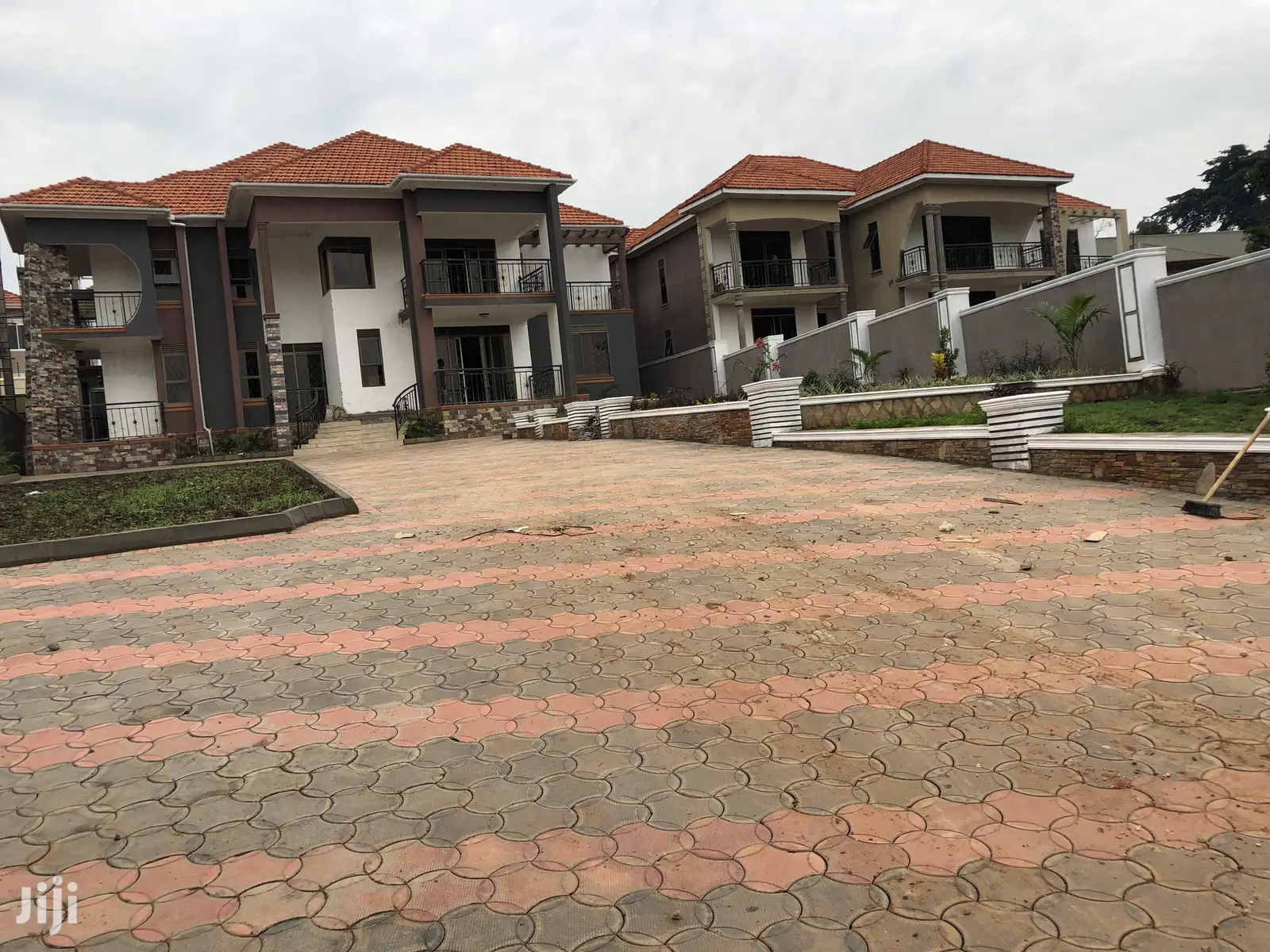7 Bedroom Mansion In Ntinda Kiwatule For Sale in Kampala