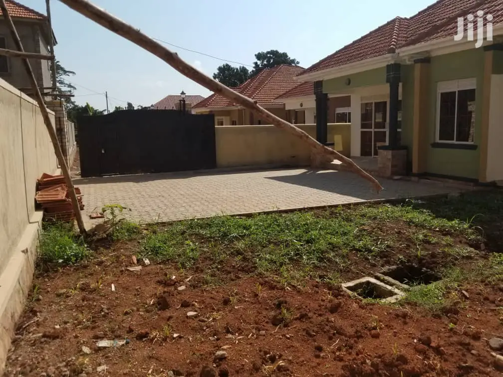 Kira Stunning New Bungaloo in Tarmacked Neighborhood on Sell in Kampala