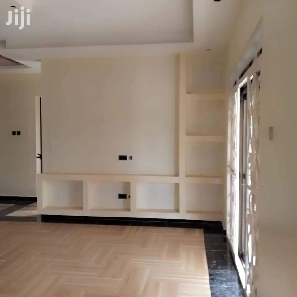 7 Bedroom Mansion In Kiwatule For Sale in Kampala