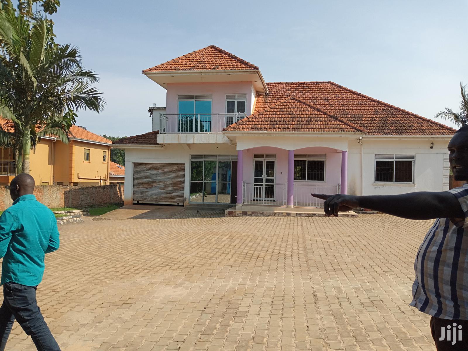 Deal,Kira Half Acre Mansion on Sell in Kampala