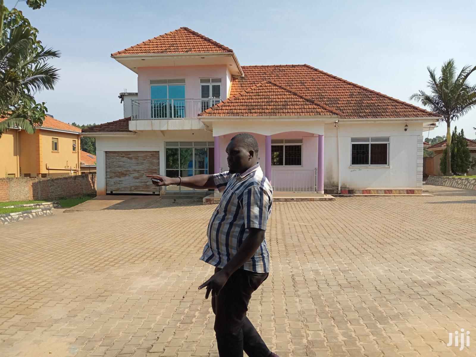 Deal,Kira Half Acre Mansion on Sell in Kampala