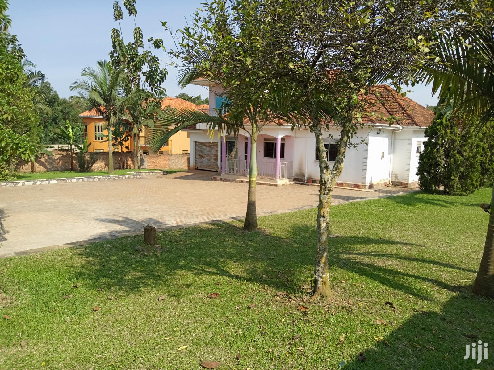 Deal,Kira Half Acre Mansion on Sell in Kampala
