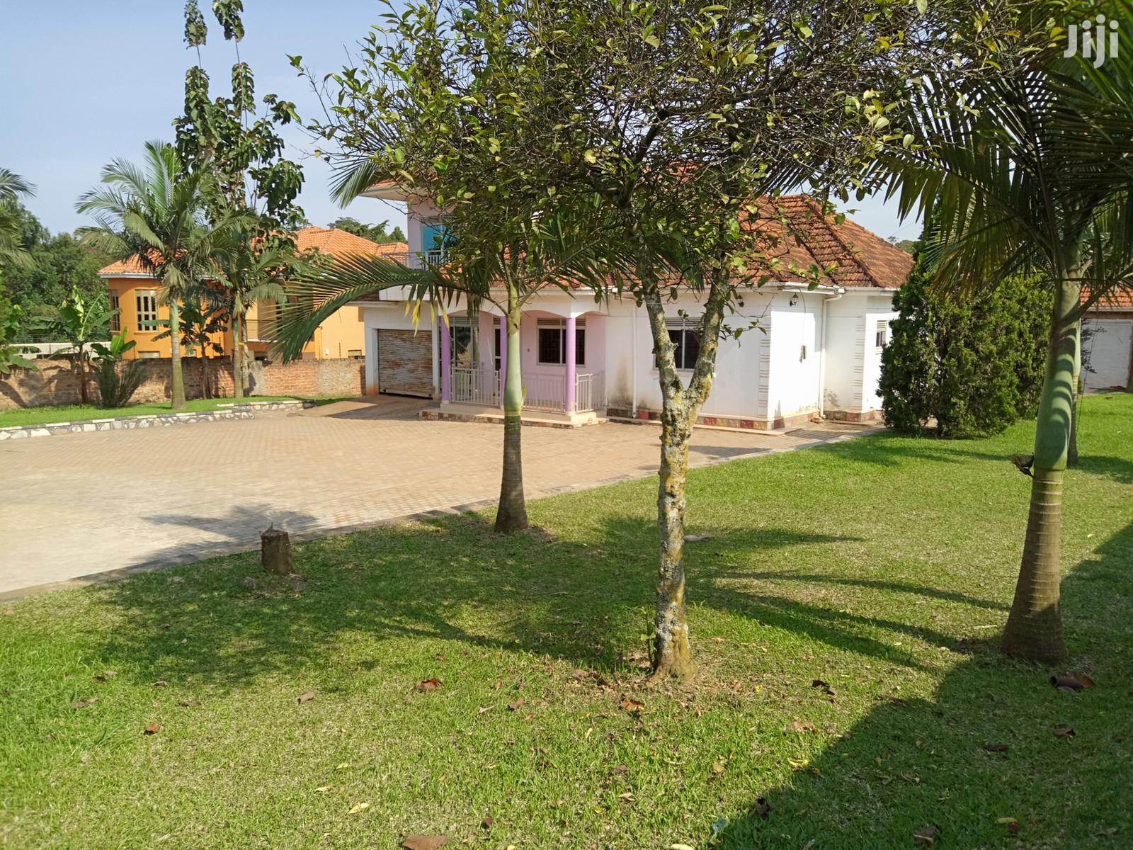 Deal,Kira Half Acre Mansion on Sell in Kampala