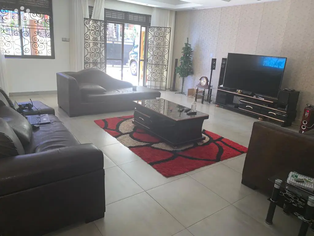 5 Bedroom Classic Villa In Lugogo For Rent in Kampala