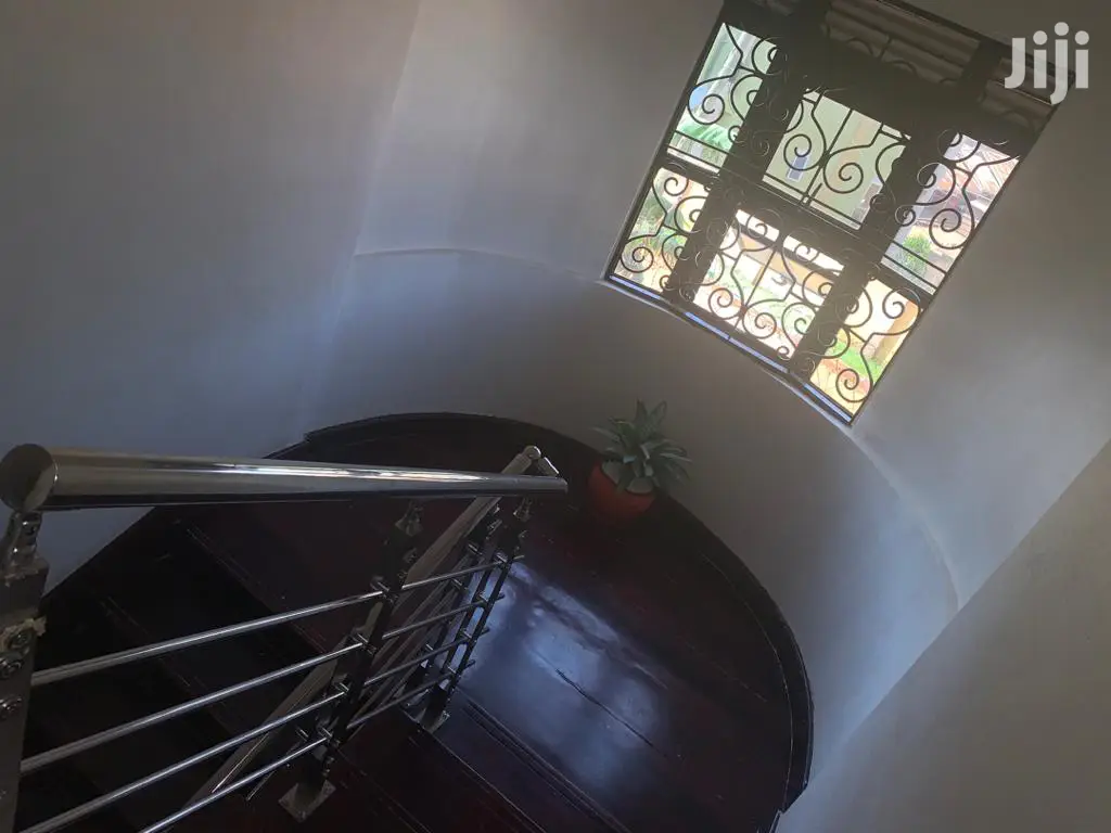 5 Bedroom Classic Villa In Lugogo For Rent in Kampala