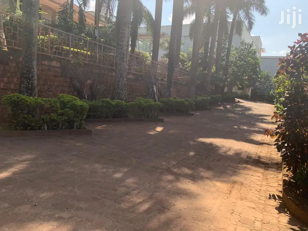 5 Bedroom Classic Villa In Lugogo For Rent in Kampala