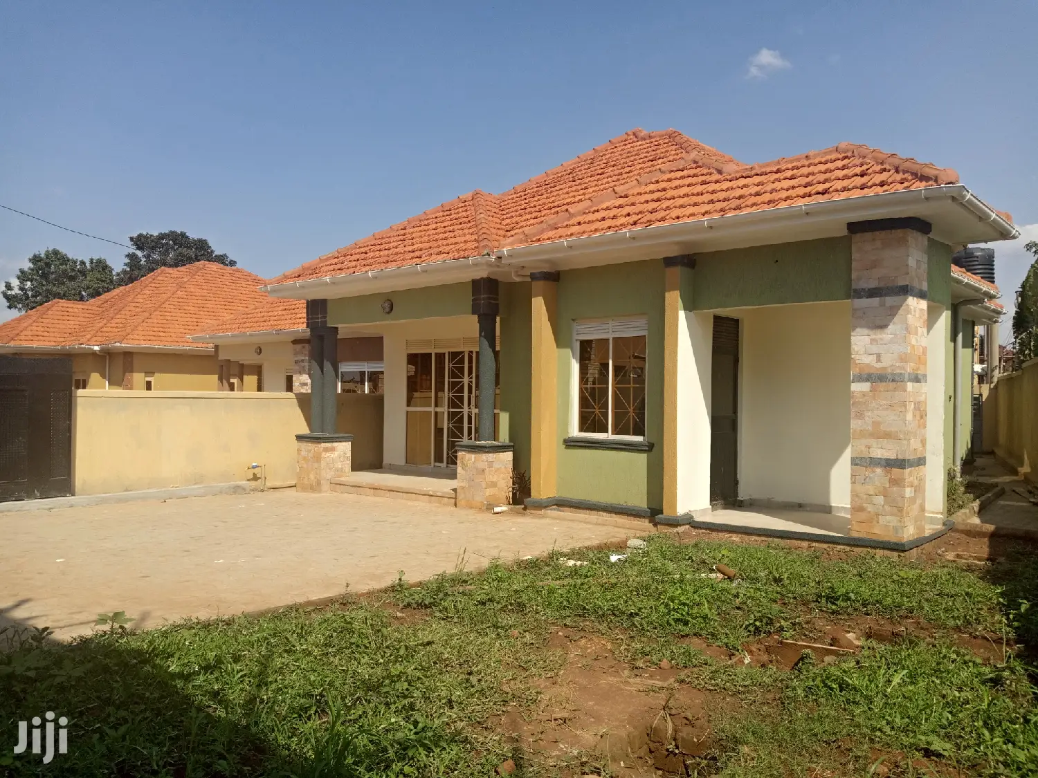 Kira Posh House in Tarmacked Neighborhood on Sell in Kampala