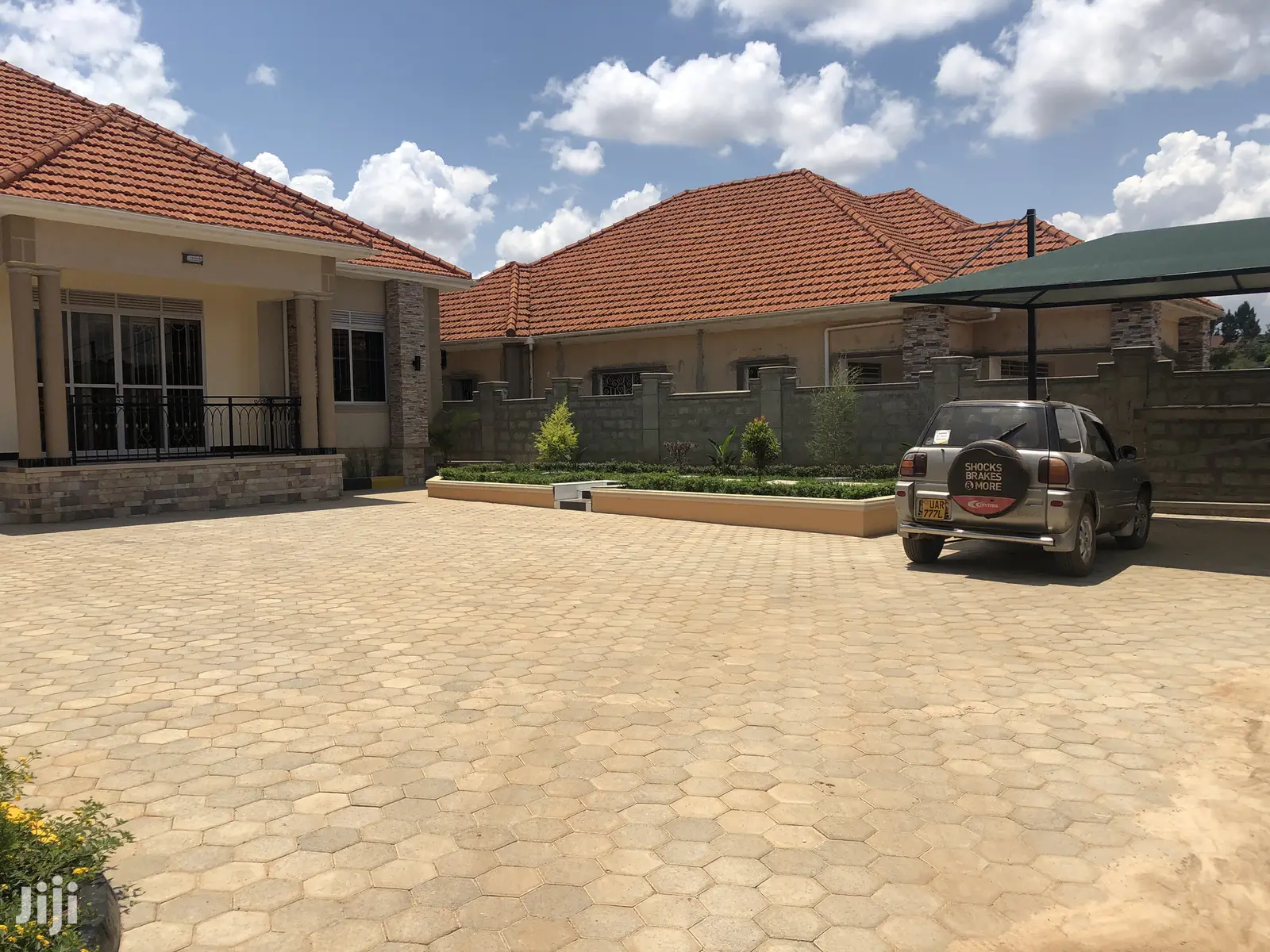 Furnished 4bdrm Bungalow in Kira for Sale in Kira