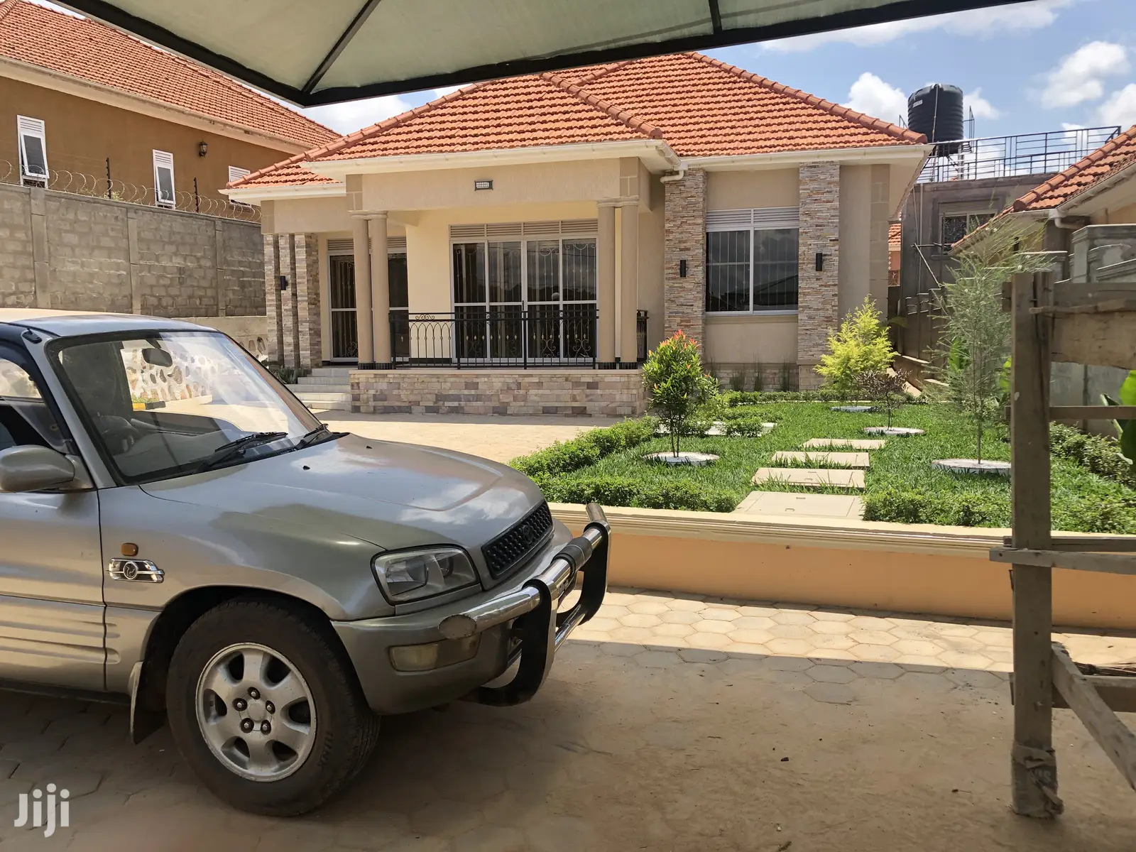 Furnished 4bdrm Bungalow in Kira for Sale in Kira