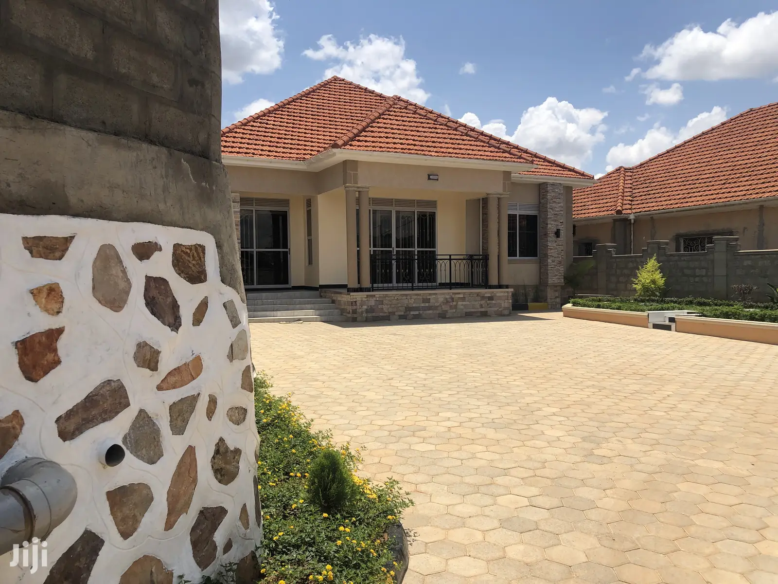 Furnished 4bdrm Bungalow in Kira for Sale in Kira