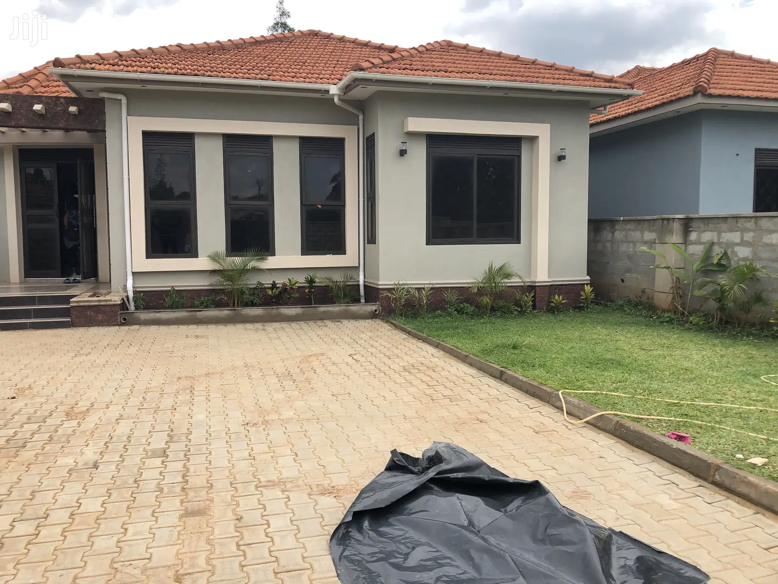 Kiira Mamerito Road Classy House on Sell in Kampala