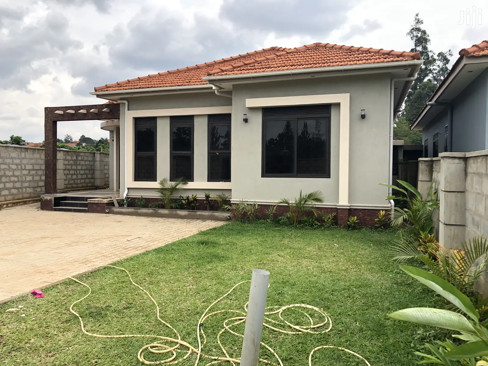 Kiira Mamerito Road Classy House on Sell in Kampala
