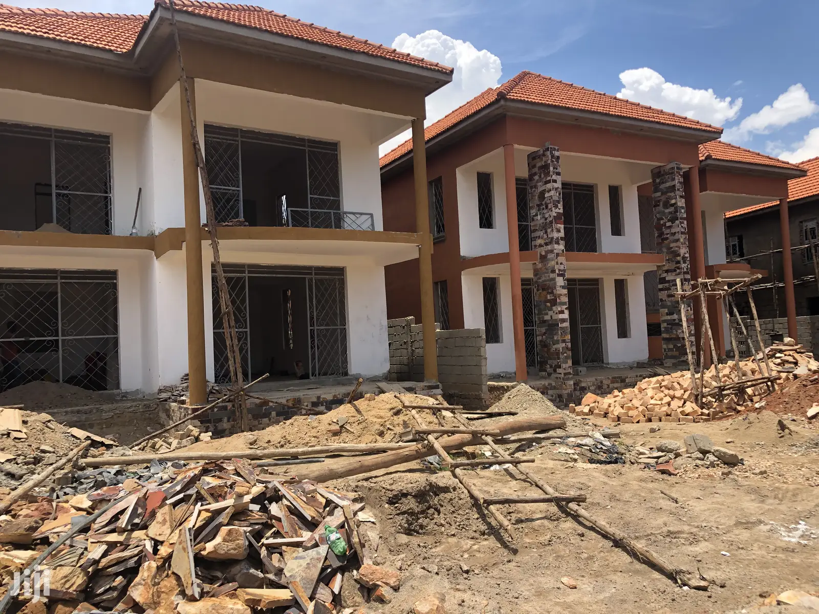Kiira Luxurious Mansion Soon Complete on Sell in Kampala