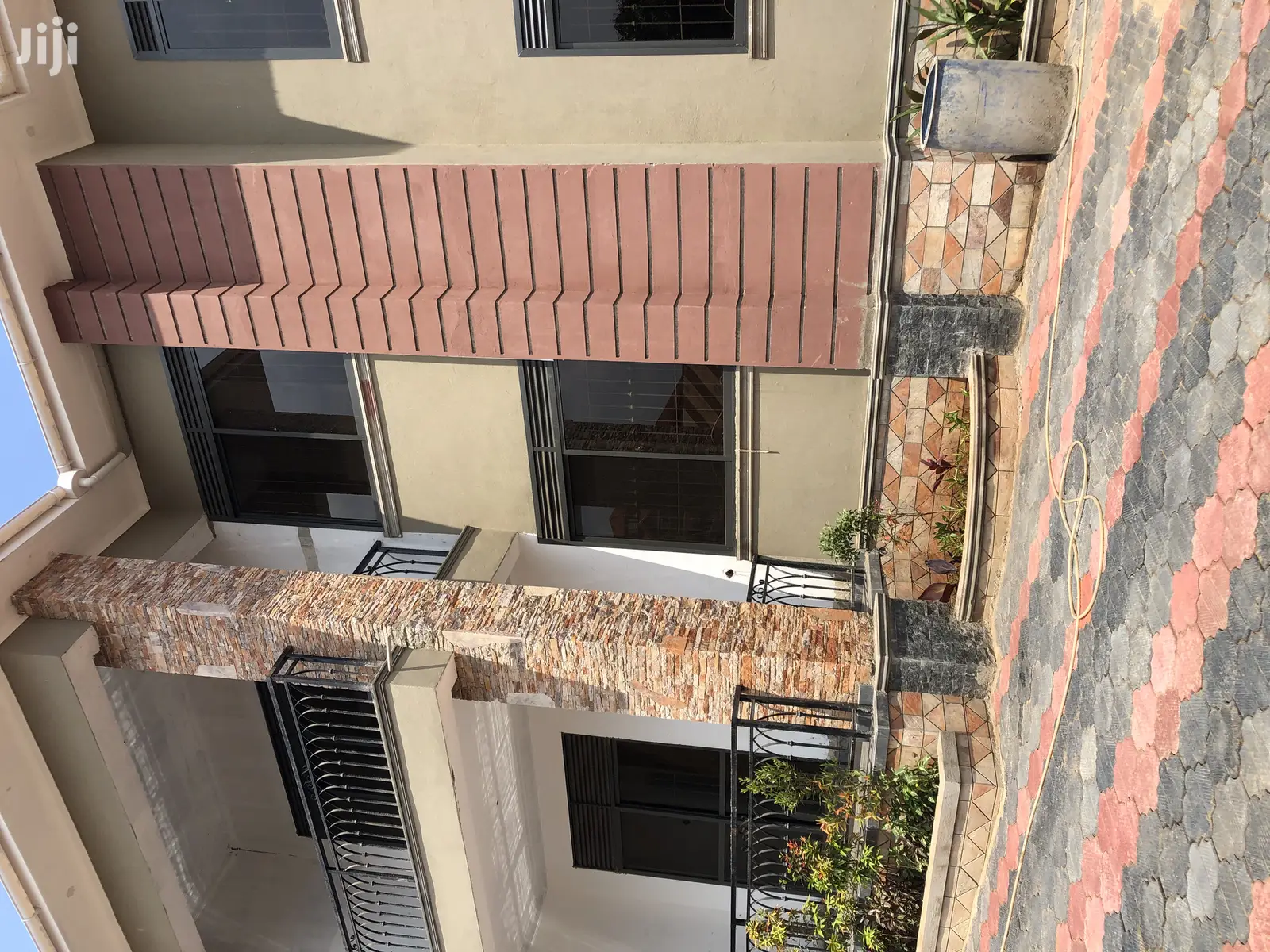 Naalya Six Bedrooms Castle on Sell in Kampala