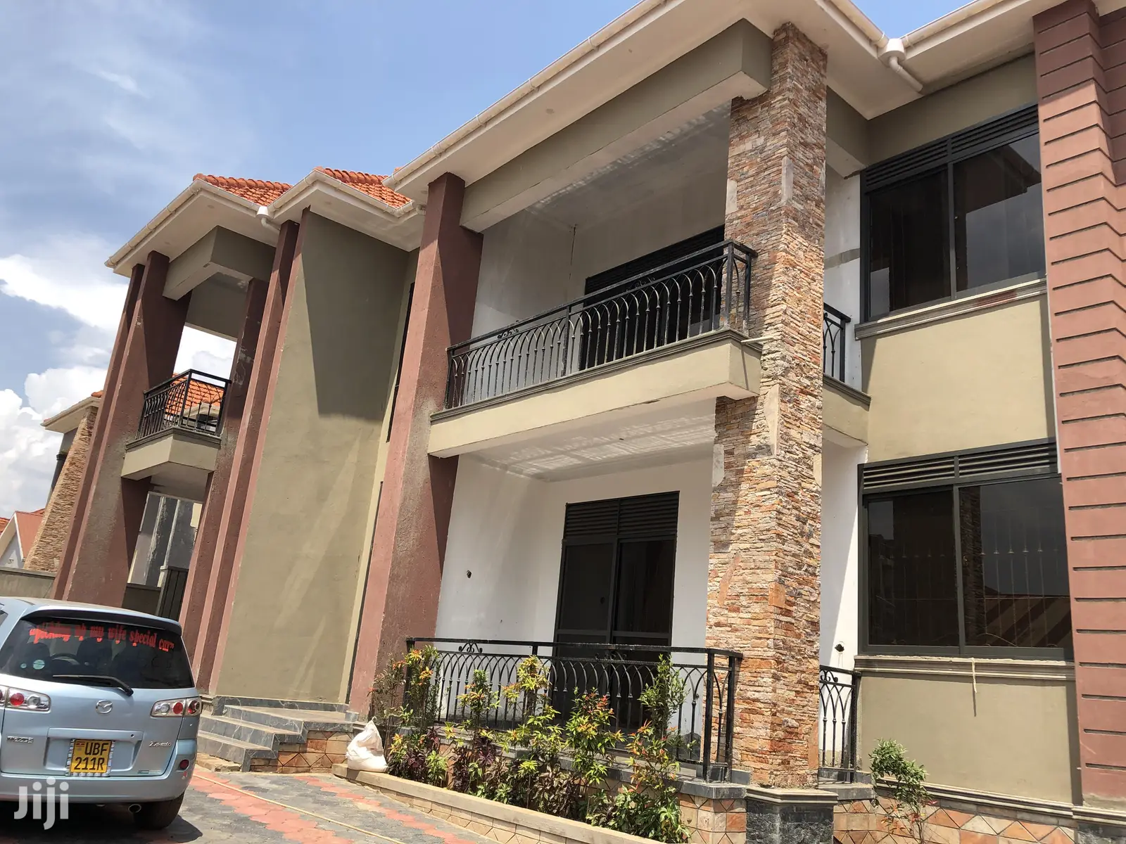 Naalya Six Bedrooms Castle on Sell in Kampala