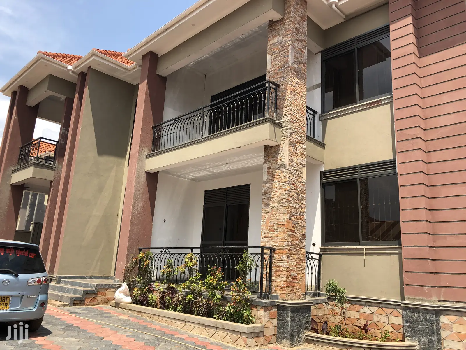 Naalya Six Bedrooms Castle on Sell in Kampala