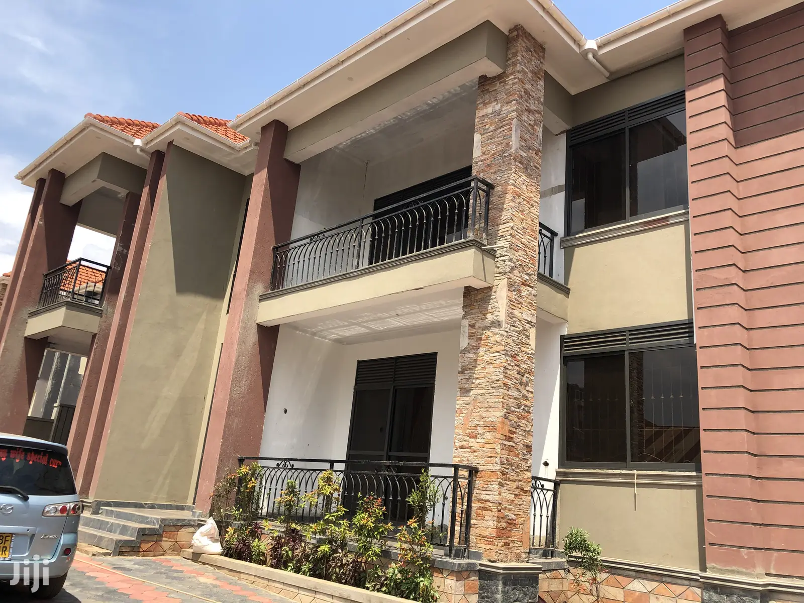 Naalya Six Bedrooms Castle on Sell in Kampala