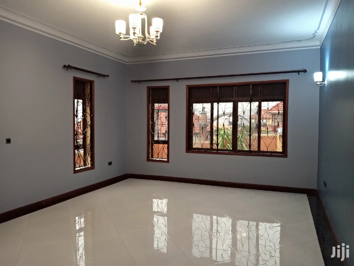 Kira Bungaloo on Sell in Kampala