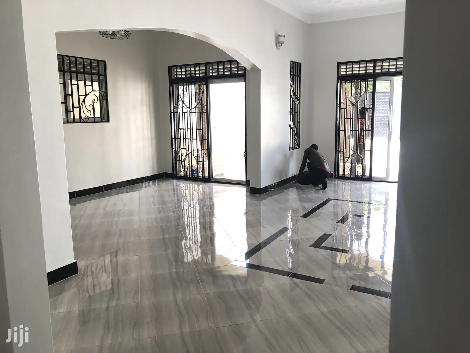 Kiira Classy House in Tarmacked Neighborhood on Sell in Kampala