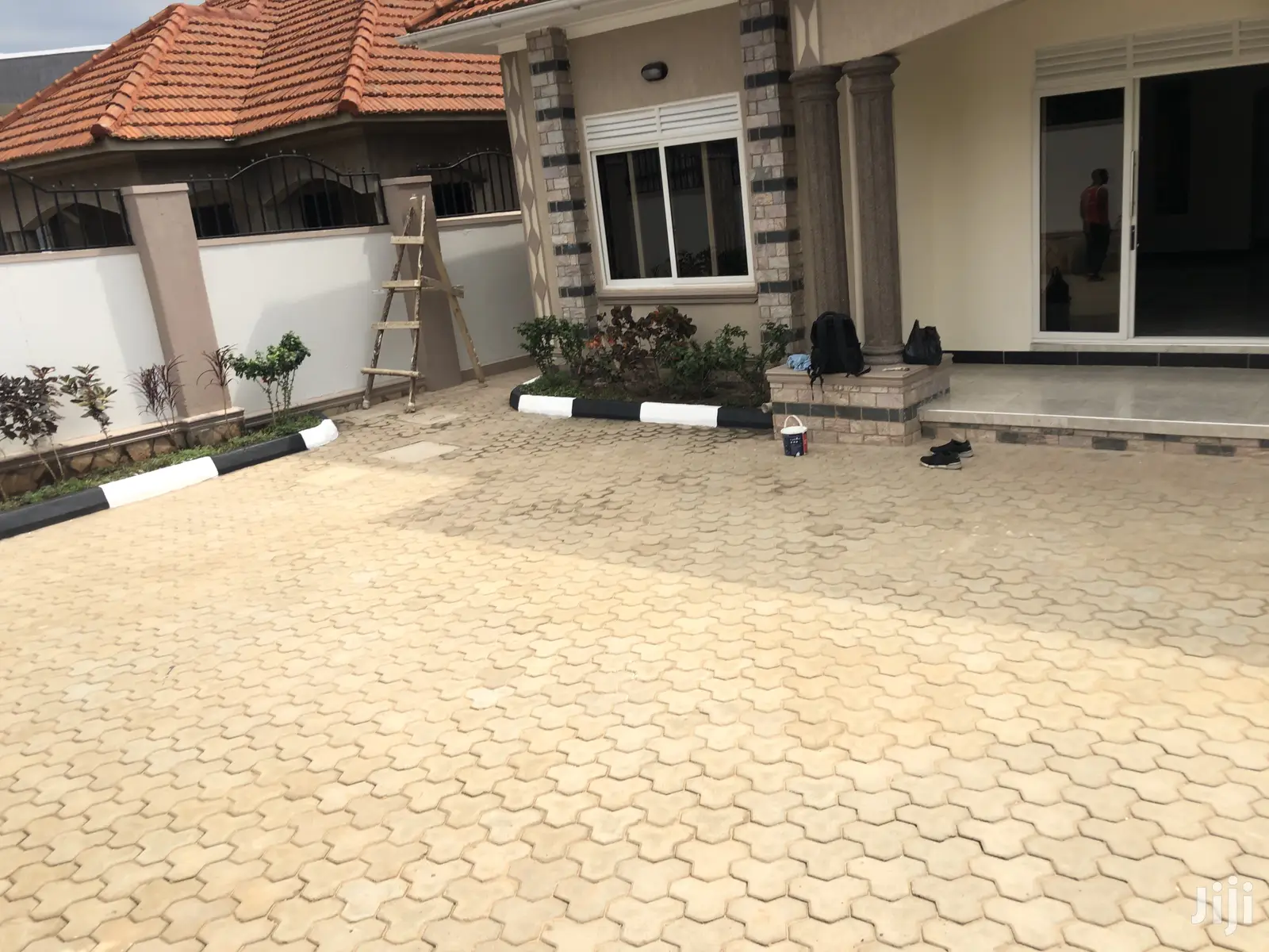 Kiira Classy House in Tarmacked Neighborhood on Sell in Kampala
