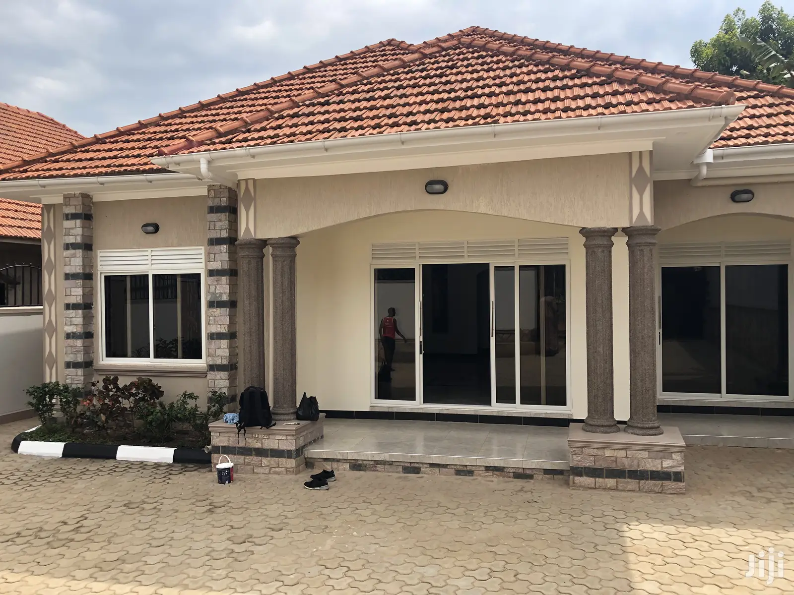 Kiira Classy House in Tarmacked Neighborhood on Sell in Kampala