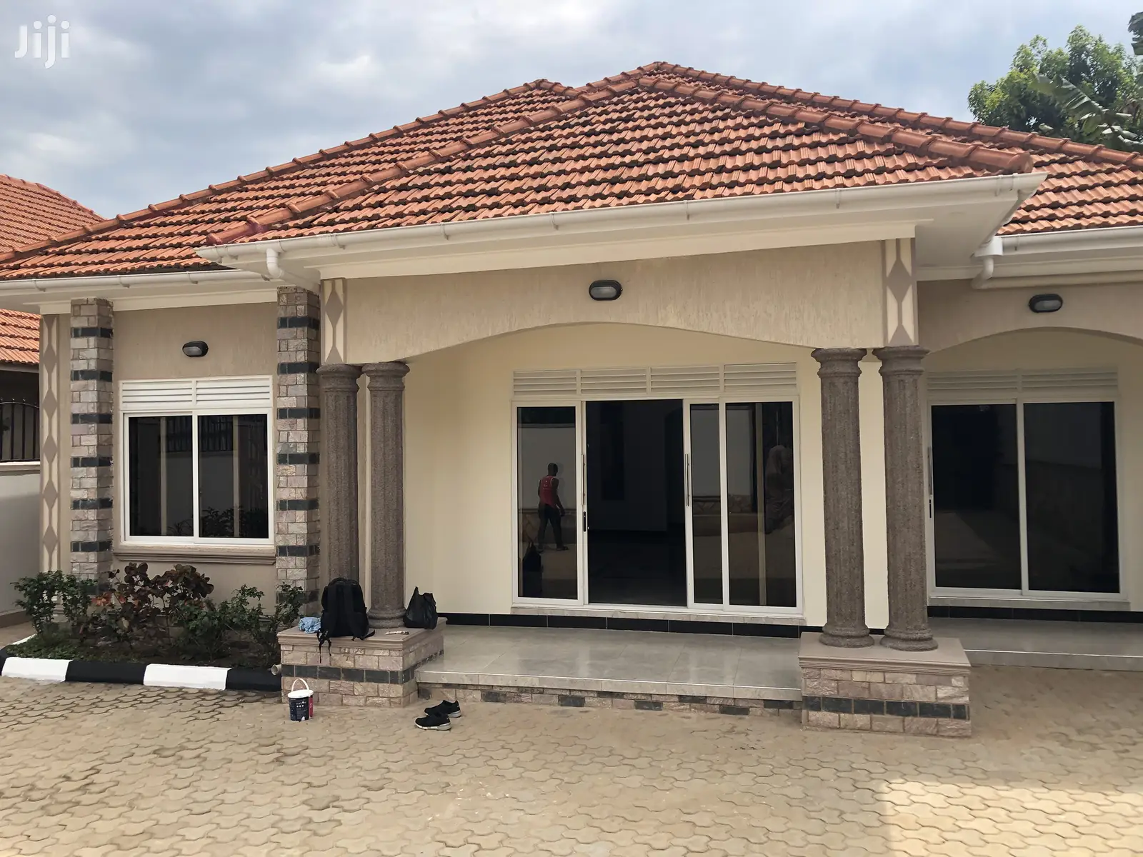 Kiira Classy House in Tarmacked Neighborhood on Sell in Kampala