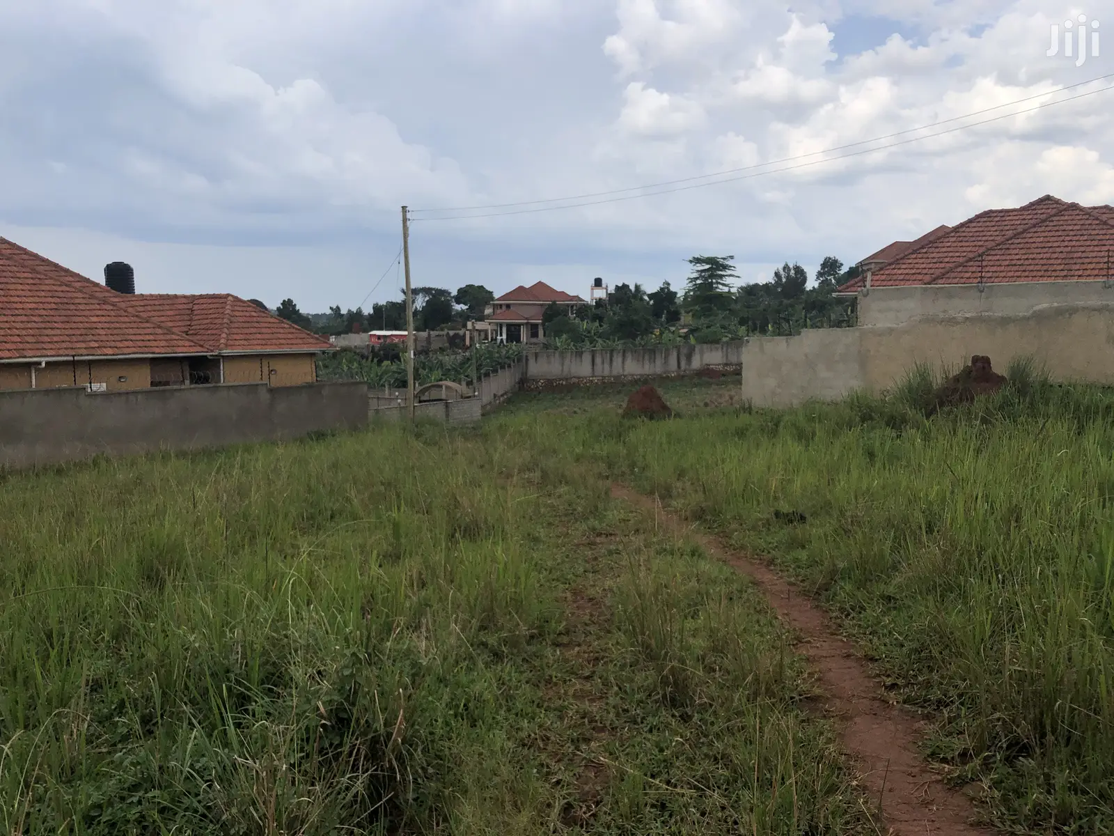 Kira Affordable Plot Near Tarmack on Sell in Kampala